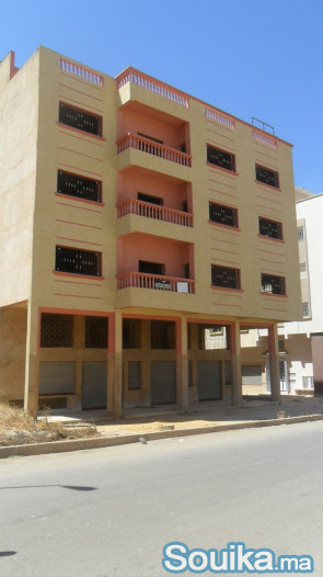 Bâtiment Deux Faces 180 m Semi Fini à Meknès
