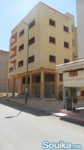 Bâtiment Deux Faces 180 m Semi Fini à Meknès