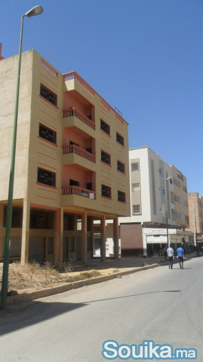 Bâtiment Deux Faces 180 m Semi Fini à Meknès
