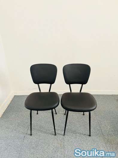 Chaise design en simili cuir noir salon accueil