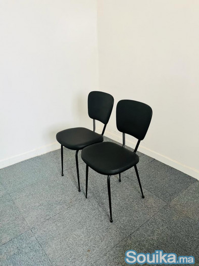 Chaise design en simili cuir noir salon accueil