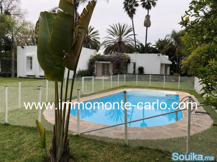 villa avec piscine et chauffage central à Souissi