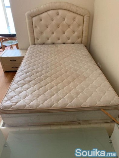 Lit avec matelas à vendre