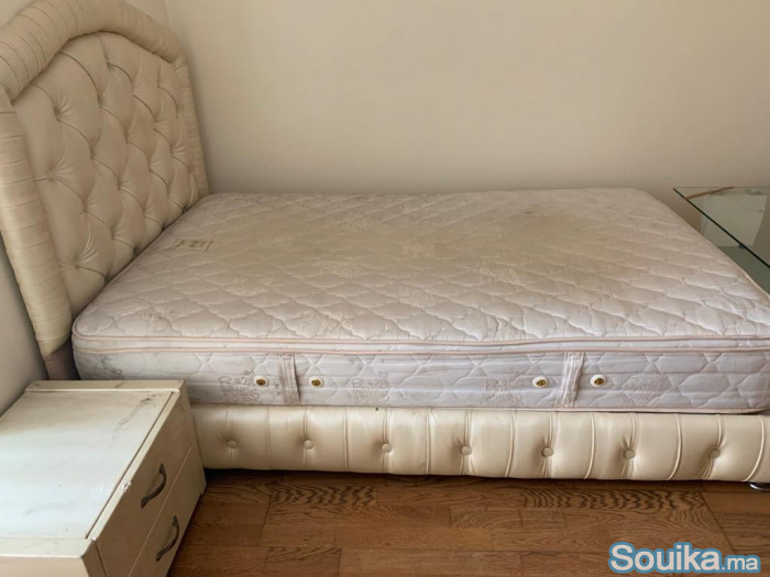 Lit avec matelas à vendre