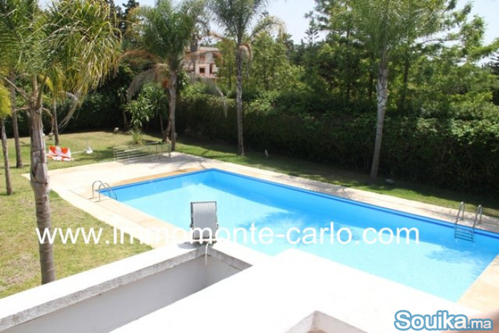 villa avec piscine et chauffage centrale à Souissi