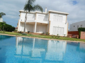 villa haut standing avec piscine à louer à Souissi