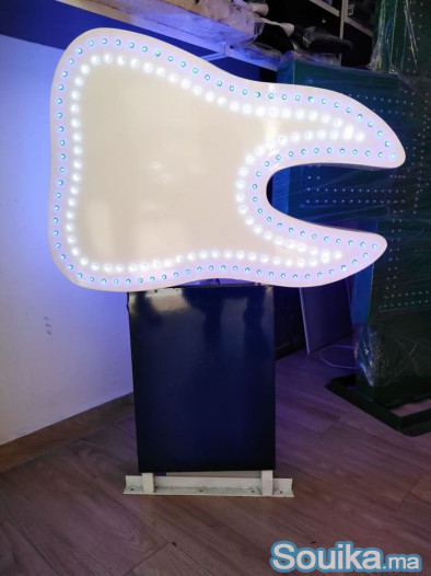 ENSEIGNE LED LUMINEUX - PANNEAU DRAPEAU -