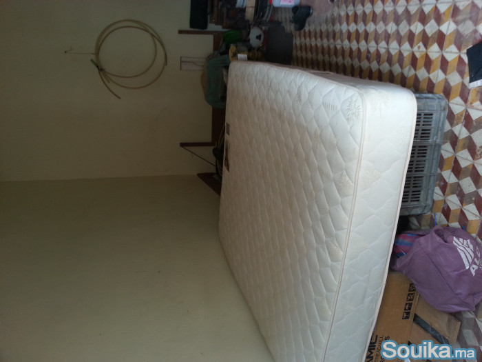 Vente d un matelats deux places 1.40 2.20cm. Marq