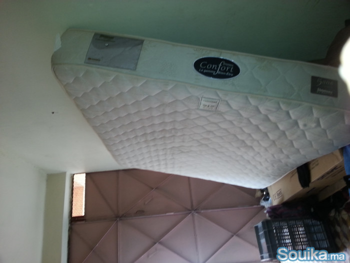 Vente d un matelats deux places 1.40 2.20cm. Marq
