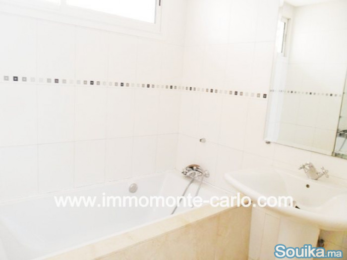 En location villa avec piscine à Souissi