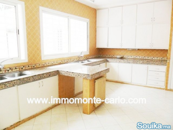 En location villa avec piscine à Souissi