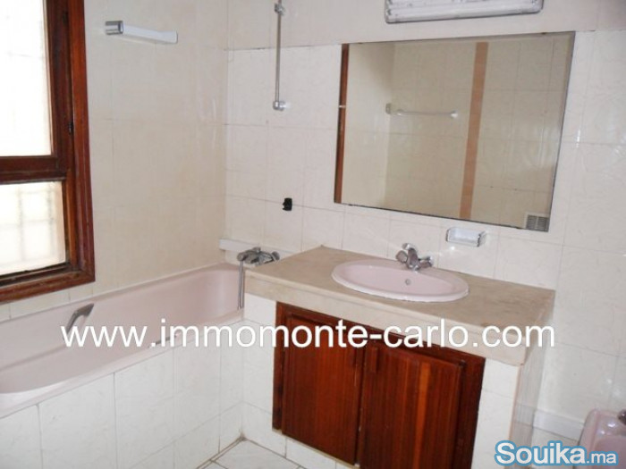 Location villa avec jardin paysagé à Souissi