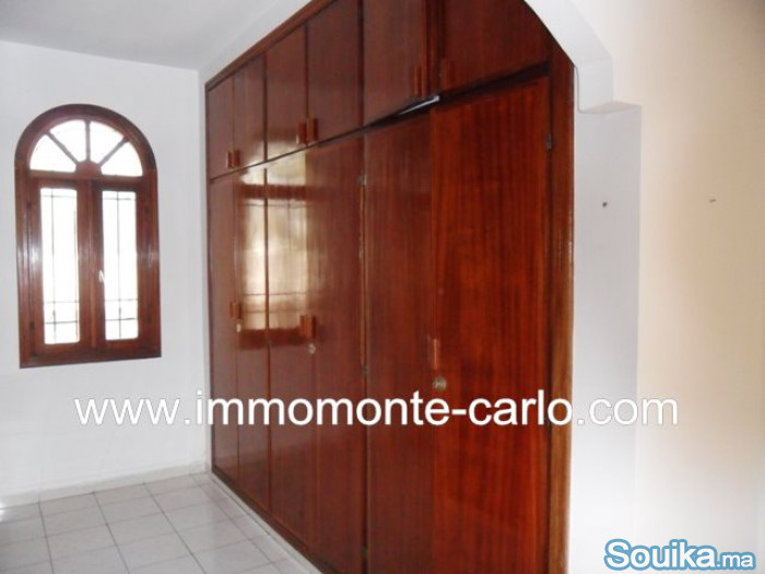 Location villa avec jardin paysagé à Souissi