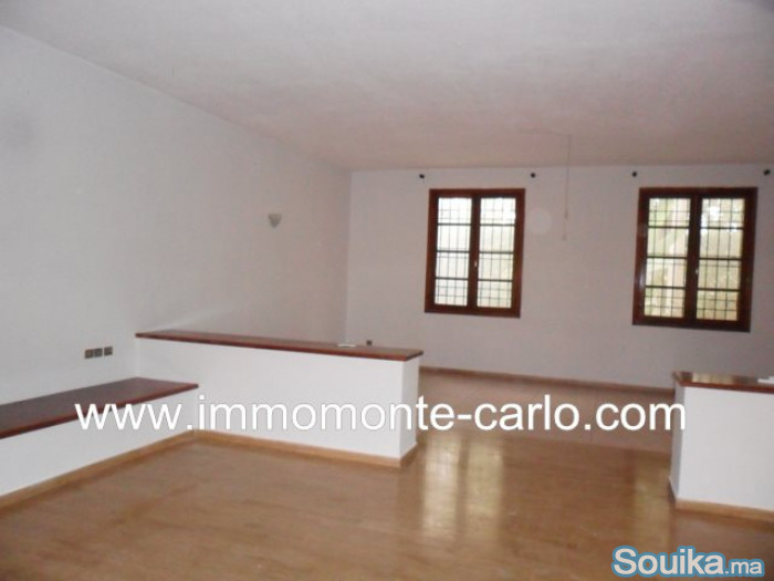 Location villa avec jardin paysagé à Souissi
