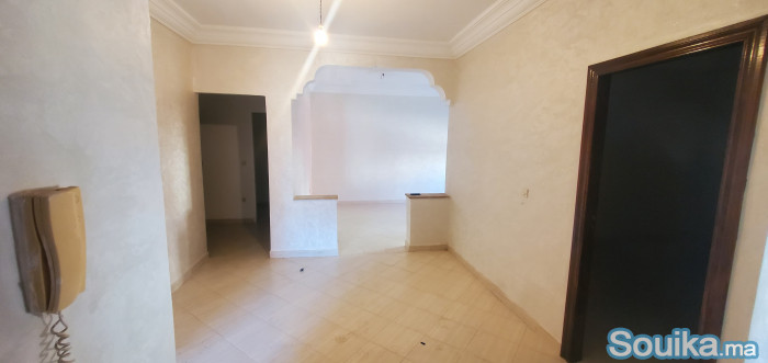 Appartement 3 chambres au 1er à louer à Deroua