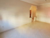 Appartement 3 chambres au 1er à louer à Deroua