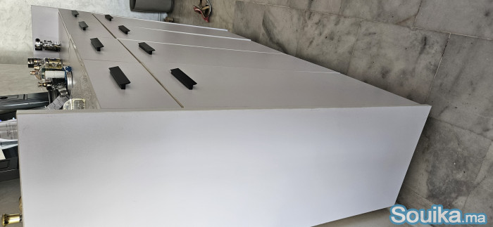 Meuble de rangement avec éclairage LED