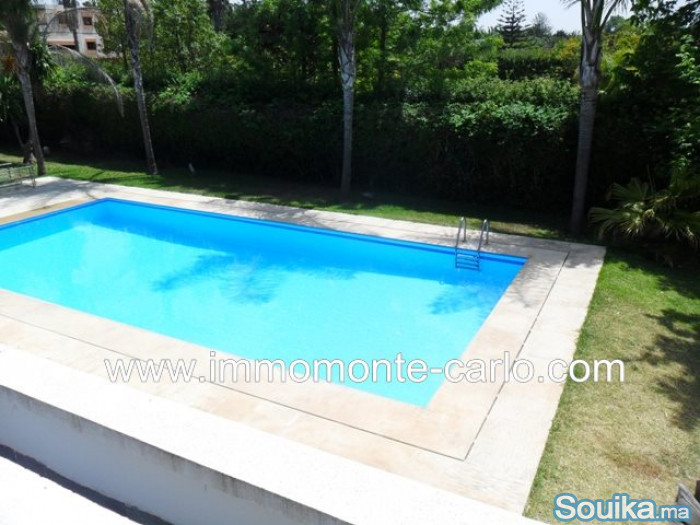 villa avec piscine et chauffage centrale à Souissi