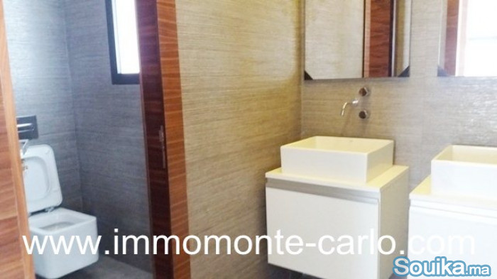 A louer villa de standing avec piscine à Hassan