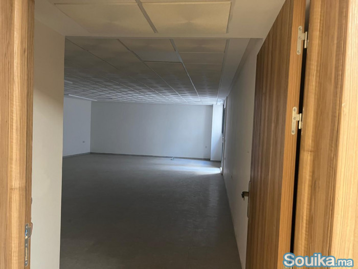 Plateau de bureau au 1er étage avec ascenseur ce