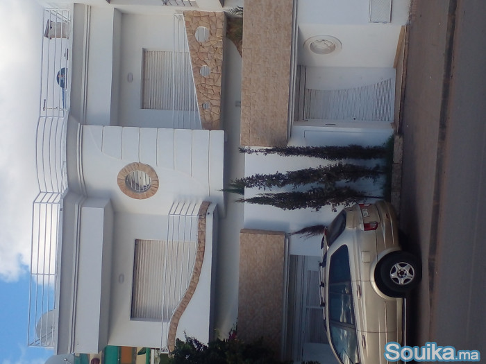 Villa 320 m à Sidi Maarouf Face au Goudron