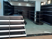 Présentoirs Rayonnages de magasin