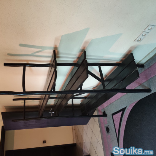 Étagère peinture noire