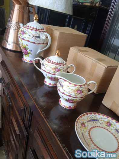 SERVICE COMPLET EN PORCELAINE