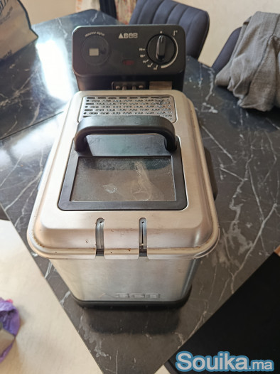 Vends 2 friteuses et une cocotte minute