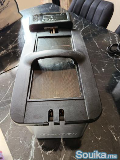 Vends 2 friteuses et une cocotte minute
