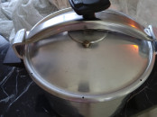 Vends 2 friteuses et une cocotte minute