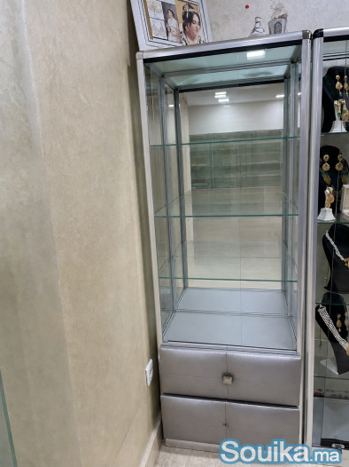 Vitrines en verre structure en aluminium bon état