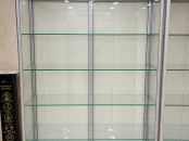 Vitrines en verre structure en aluminium bon état